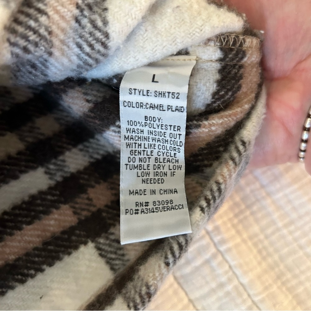 CI SONO Camel Plaid Cropped Shacket. Size Large. - Picture 7 of 9